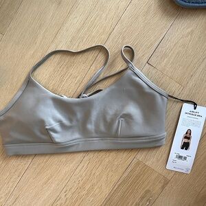ALO Yoga Airlift Intrigue Bra — gravel